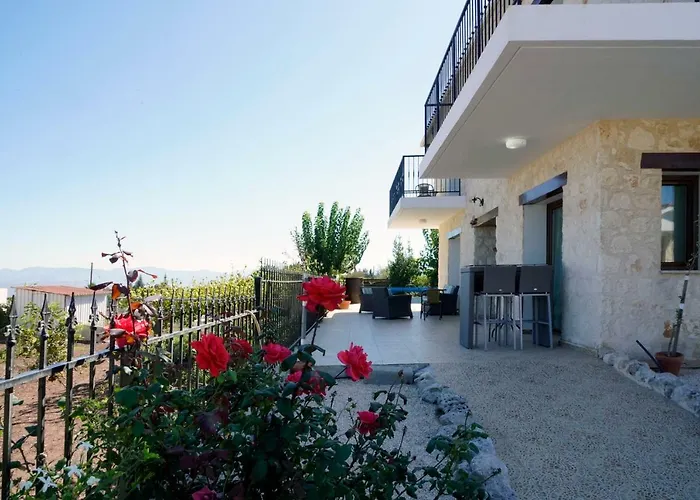 Villa Nikolina Dhrousha