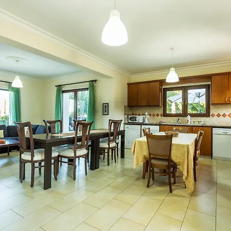 Nikolina Willa Dhrousha