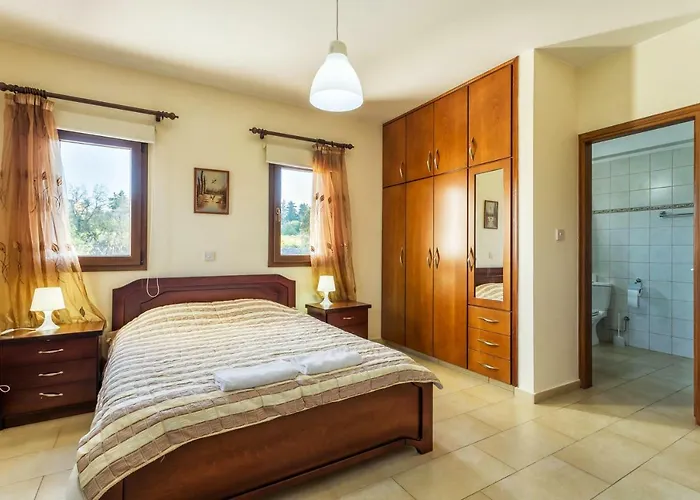 Nikolina Vila Dhrousha